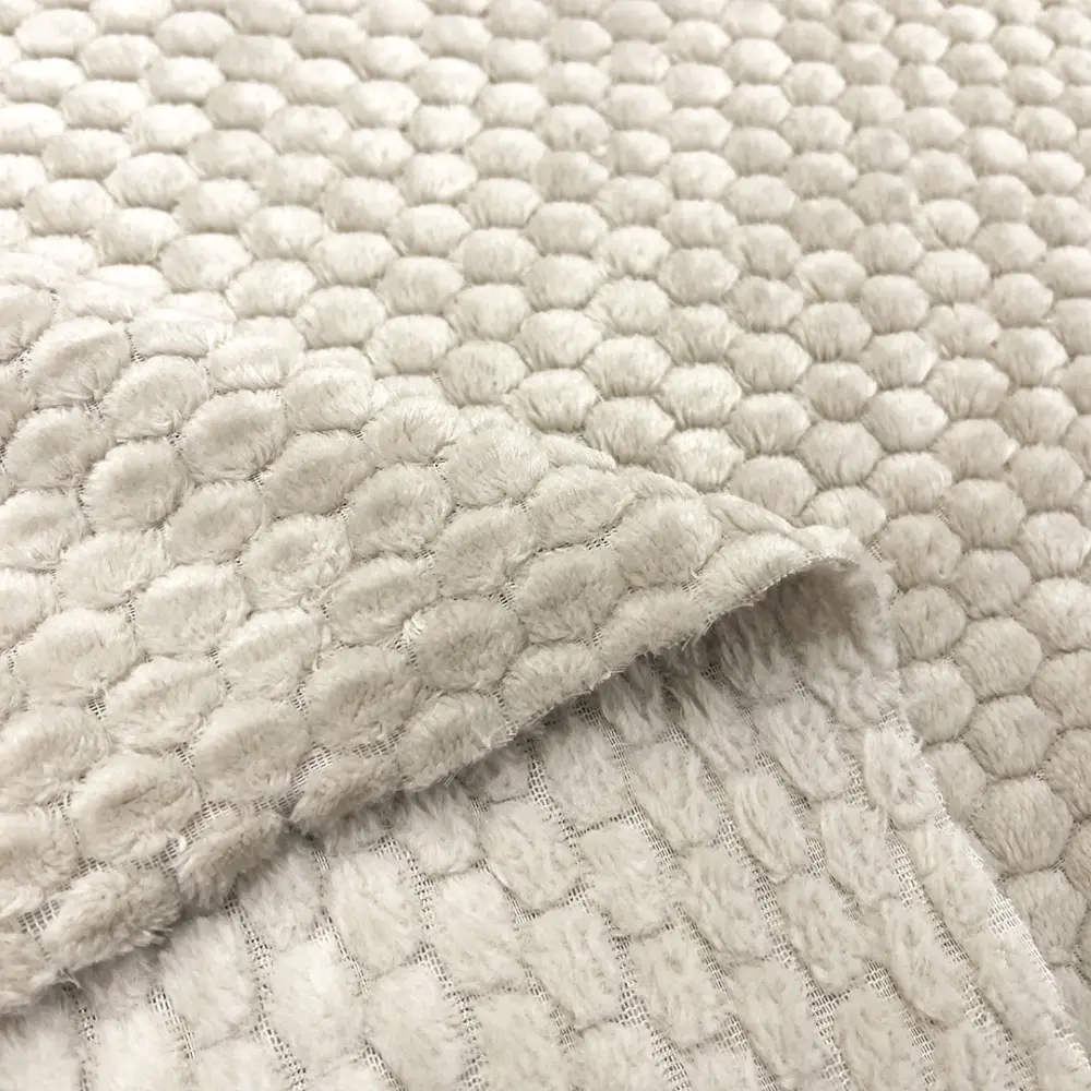 Manta Fleece com Relevo Colmeia 100% Poliéster 2,50m Largura - Bege claro Manta Fleece com Relevo Colmeia 100% Poliéster 2,50m Largura - Bege claro