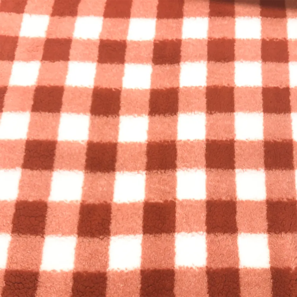 Manta Sherpa Estampada 100% Poliéster 1,60m Largura - Vermelho com branco Manta Sherpa Estampada 100% Poliéster 1,60m Largura - Vermelho com branco