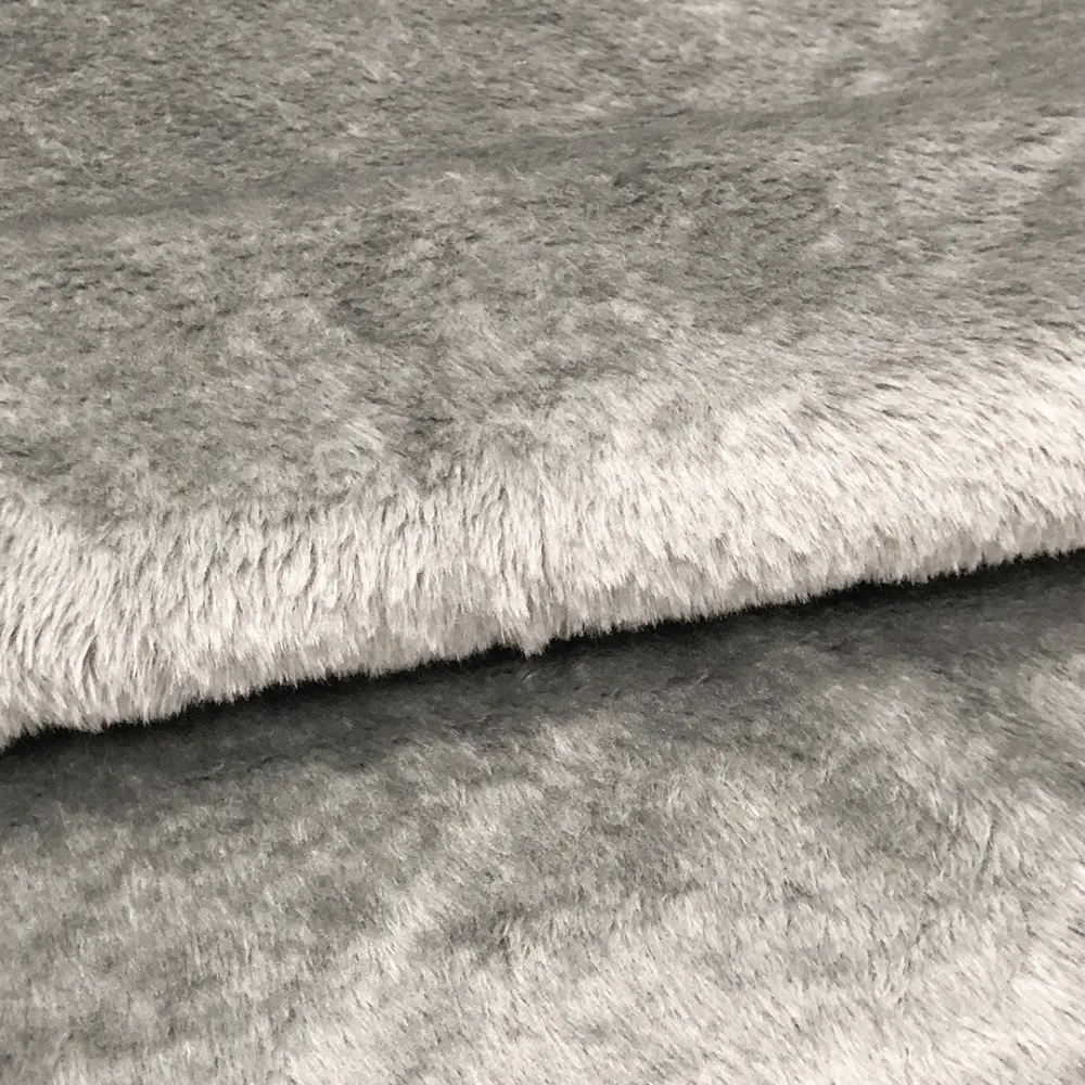 Pelúcia Lisa 12mm de Altura - 1,50m largura - Grafite Pelúcia Lisa 12mm de Altura - 1,50m largura - Grafite